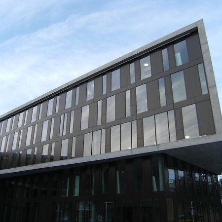 Jugendherberge Stuttgart Neckarpark Exterior foto