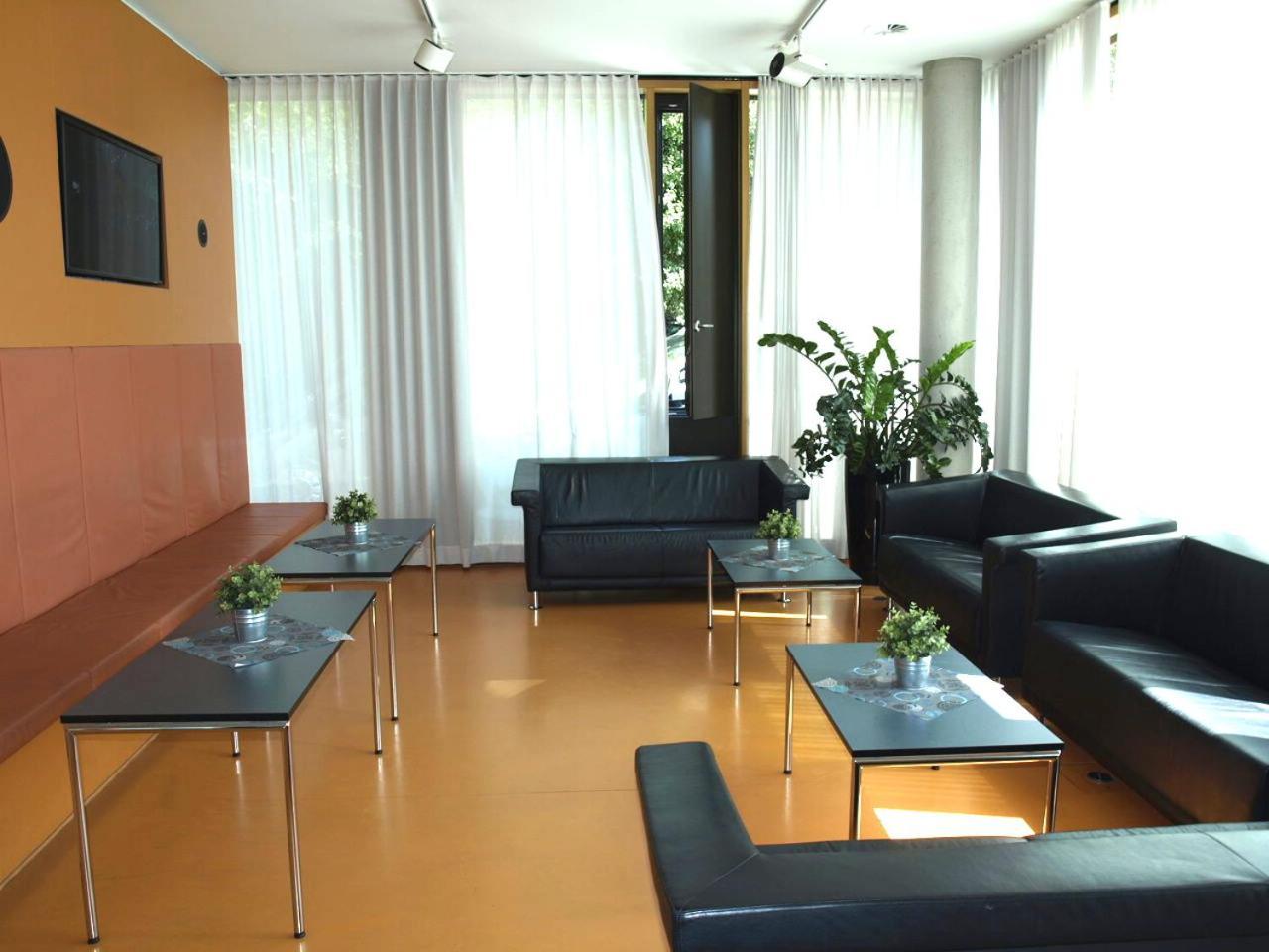 Jugendherberge Stuttgart Neckarpark Exterior foto