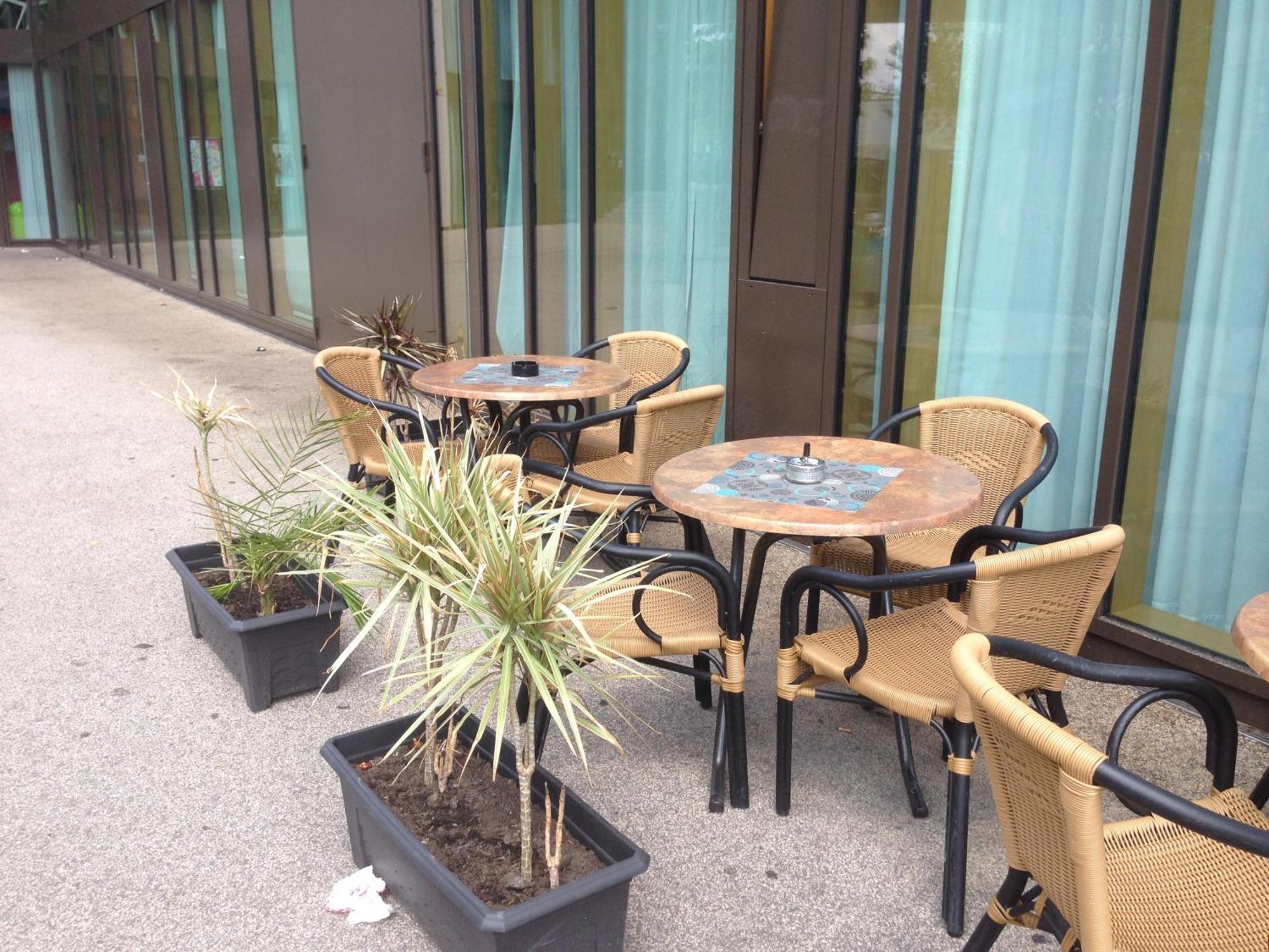 Jugendherberge Stuttgart Neckarpark Exterior foto